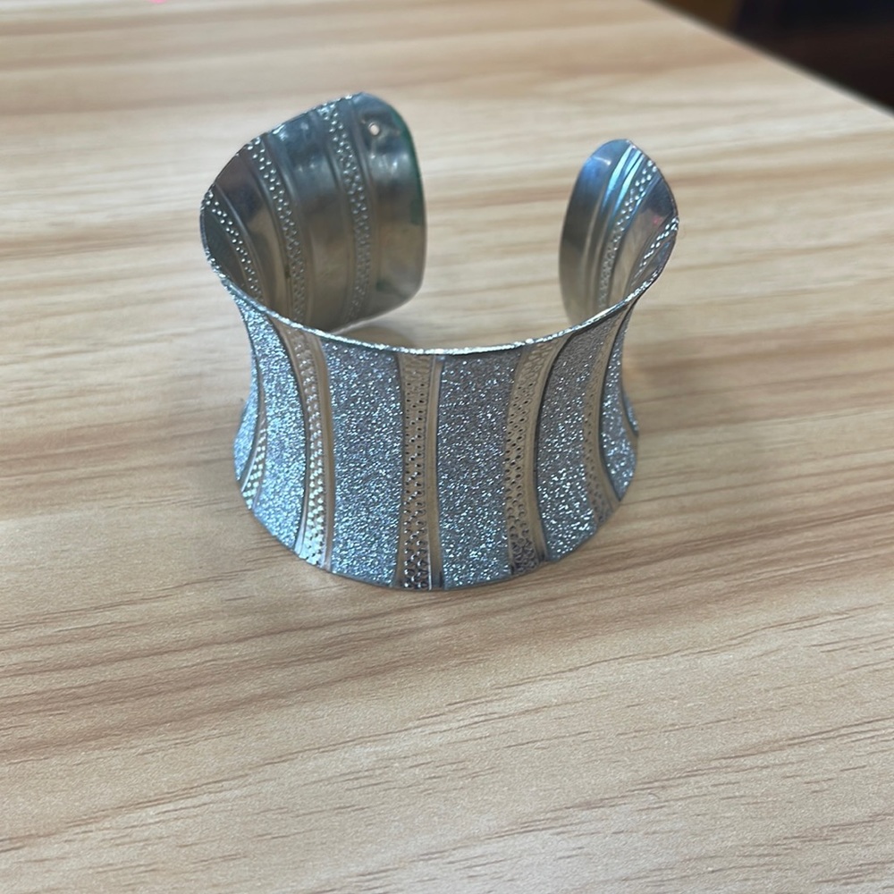 SPARKLY WRIST CUFF BRACELET